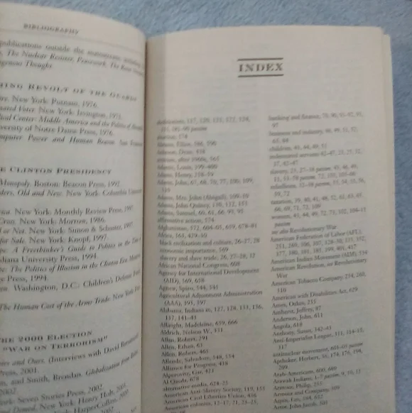 📖A People's History Of The United States Book📚 - Picture 2 of 3